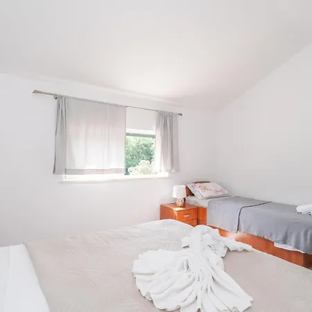 Apartman 2 Bedroom Amazing In Dubrovnik
